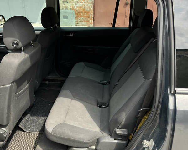 Серый Опель Зафира, объемом двигателя 1.8 л и пробегом 237 тыс. км за 8600 $, фото 6 на Automoto.ua