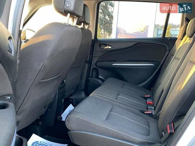 Серый Опель Зафира, объемом двигателя 2 л и пробегом 306 тыс. км за 9700 $, фото 15 на Automoto.ua