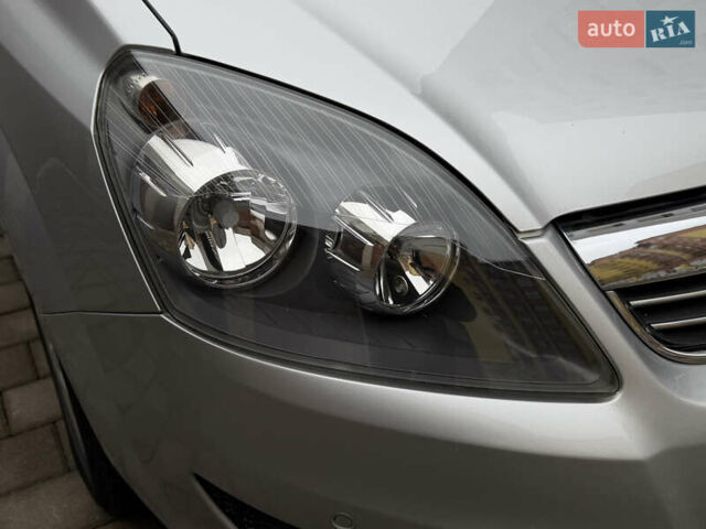 Серый Опель Зафира, объемом двигателя 1.8 л и пробегом 220 тыс. км за 7850 $, фото 12 на Automoto.ua