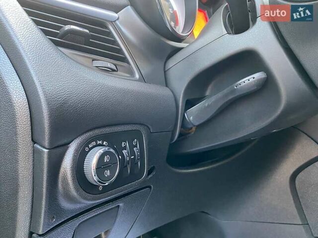 Серый Опель Зафира, объемом двигателя 2 л и пробегом 306 тыс. км за 9700 $, фото 12 на Automoto.ua