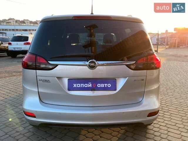 Серый Опель Зафира, объемом двигателя 2 л и пробегом 306 тыс. км за 9700 $, фото 5 на Automoto.ua