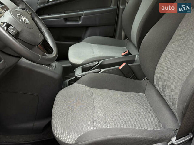 Серый Опель Зафира, объемом двигателя 1.8 л и пробегом 220 тыс. км за 7850 $, фото 25 на Automoto.ua