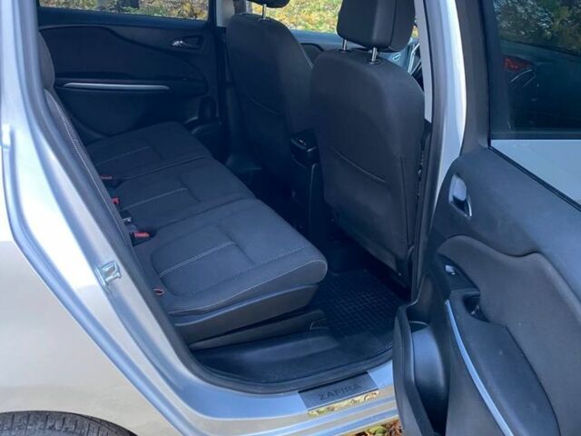 Серый Опель Зафира, объемом двигателя 2 л и пробегом 304 тыс. км за 9300 $, фото 9 на Automoto.ua