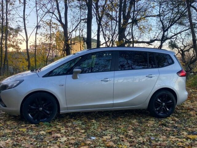 Серый Опель Зафира, объемом двигателя 2 л и пробегом 304 тыс. км за 9300 $, фото 3 на Automoto.ua