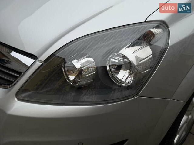 Серый Опель Зафира, объемом двигателя 1.8 л и пробегом 220 тыс. км за 7850 $, фото 13 на Automoto.ua