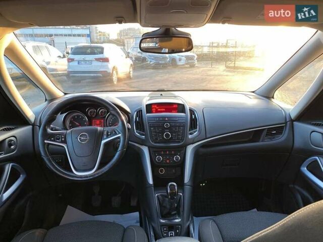 Серый Опель Зафира, объемом двигателя 2 л и пробегом 306 тыс. км за 9700 $, фото 18 на Automoto.ua