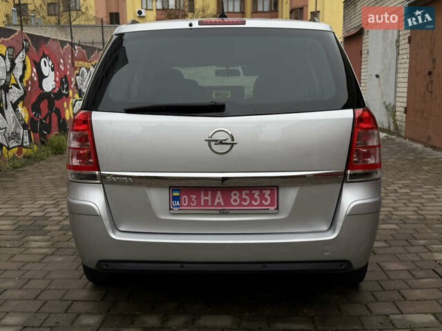 Серый Опель Зафира, объемом двигателя 1.8 л и пробегом 220 тыс. км за 7850 $, фото 7 на Automoto.ua
