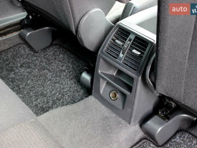 Серый Опель Зафира, объемом двигателя 1.7 л и пробегом 250 тыс. км за 8200 $, фото 71 на Automoto.ua