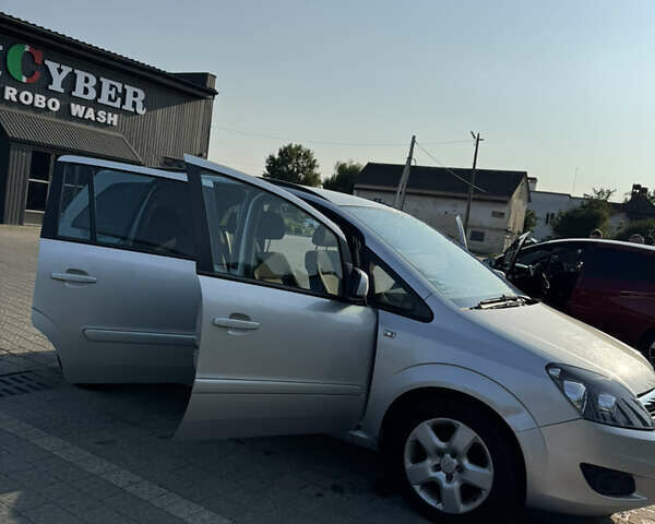 Сірий Опель Зафіра, об'ємом двигуна 1.8 л та пробігом 206 тис. км за 9200 $, фото 16 на Automoto.ua