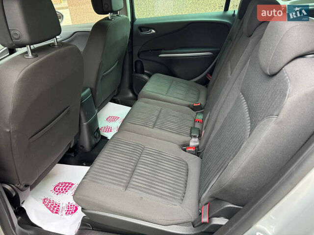 Серый Опель Зафира, объемом двигателя 2 л и пробегом 195 тыс. км за 11500 $, фото 26 на Automoto.ua