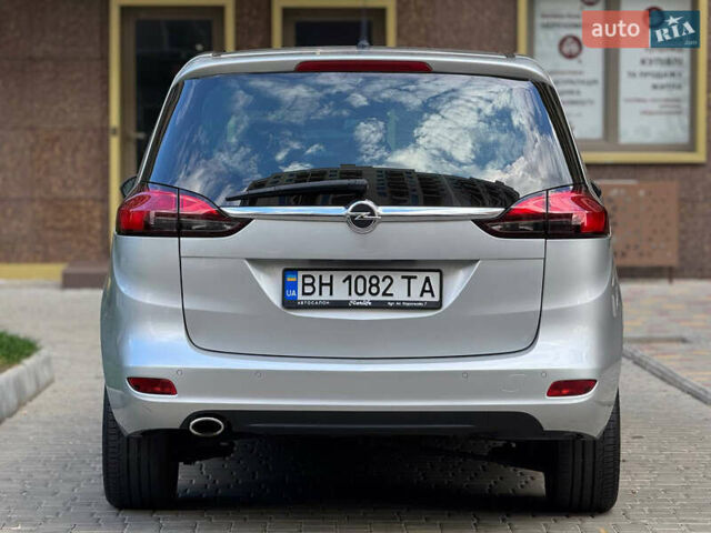 Серый Опель Зафира, объемом двигателя 2 л и пробегом 195 тыс. км за 11500 $, фото 8 на Automoto.ua