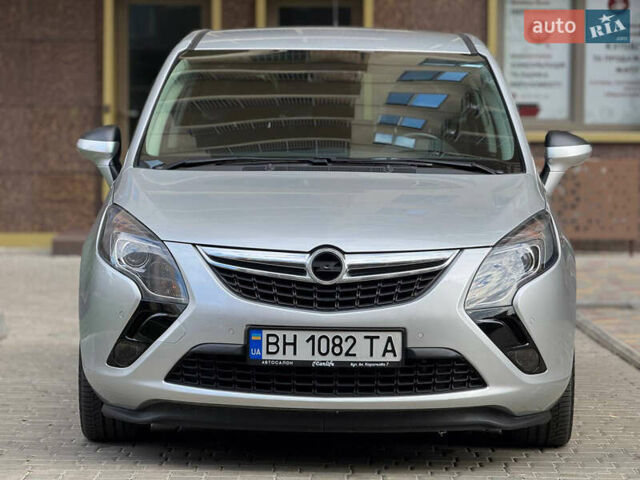 Серый Опель Зафира, объемом двигателя 2 л и пробегом 195 тыс. км за 11500 $, фото 4 на Automoto.ua
