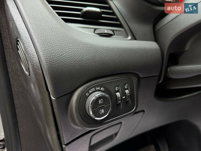 Серый Опель Зафира, объемом двигателя 2 л и пробегом 195 тыс. км за 11500 $, фото 19 на Automoto.ua