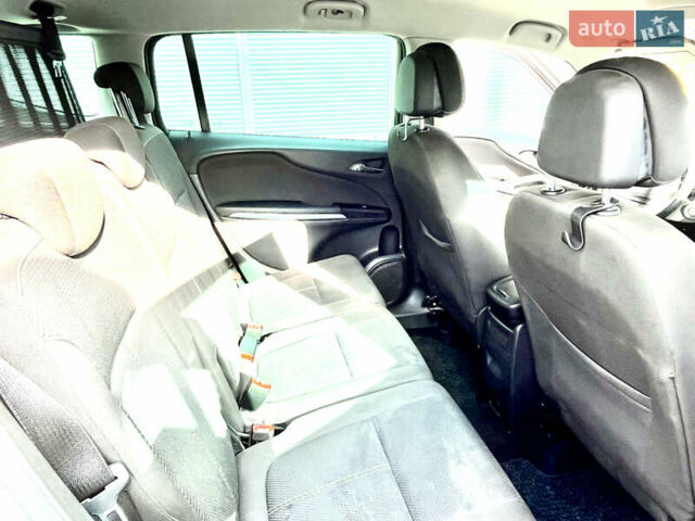 Серый Опель Зафира, объемом двигателя 1.6 л и пробегом 210 тыс. км за 10500 $, фото 4 на Automoto.ua