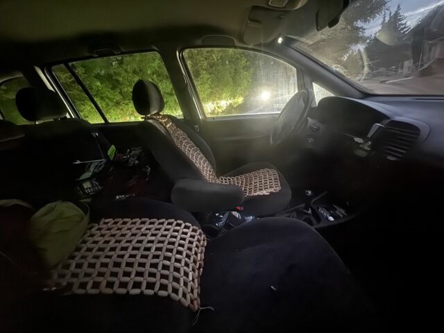 Серый Опель Зафира, объемом двигателя 1.6 л и пробегом 300 тыс. км за 1850 $, фото 3 на Automoto.ua