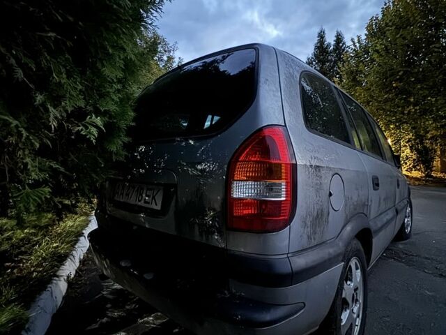 Серый Опель Зафира, объемом двигателя 1.6 л и пробегом 300 тыс. км за 1850 $, фото 4 на Automoto.ua