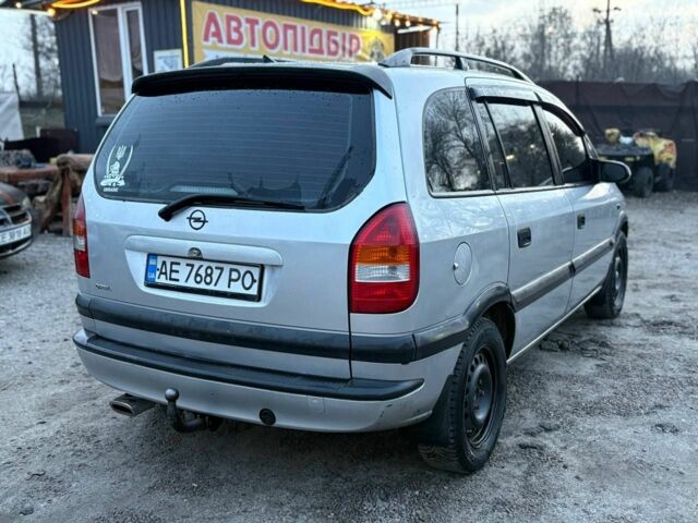 Серый Опель Зафира, объемом двигателя 1.8 л и пробегом 400 тыс. км за 4000 $, фото 1 на Automoto.ua