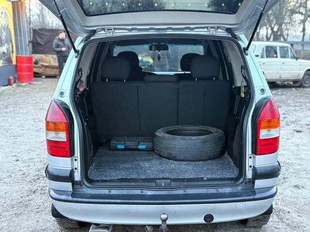 Серый Опель Зафира, объемом двигателя 1.8 л и пробегом 400 тыс. км за 4000 $, фото 7 на Automoto.ua