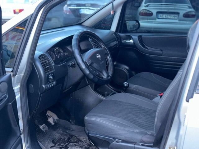 Серый Опель Зафира, объемом двигателя 1.8 л и пробегом 400 тыс. км за 4000 $, фото 5 на Automoto.ua