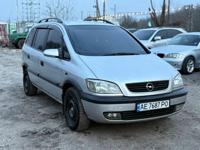 Серый Опель Зафира, объемом двигателя 1.8 л и пробегом 400 тыс. км за 4000 $, фото 2 на Automoto.ua
