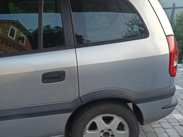 Серый Опель Зафира, объемом двигателя 2 л и пробегом 382 тыс. км за 3500 $, фото 2 на Automoto.ua