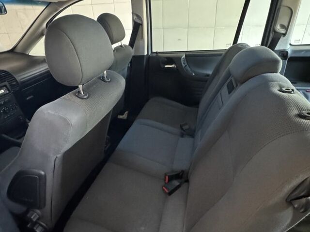 Серый Опель Зафира, объемом двигателя 2 л и пробегом 270 тыс. км за 2419 $, фото 9 на Automoto.ua