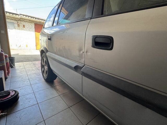 Серый Опель Зафира, объемом двигателя 2 л и пробегом 270 тыс. км за 2419 $, фото 5 на Automoto.ua