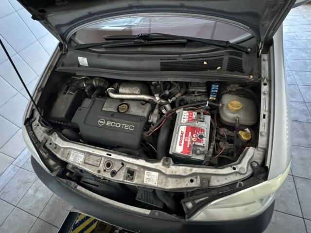 Серый Опель Зафира, объемом двигателя 2 л и пробегом 270 тыс. км за 2408 $, фото 7 на Automoto.ua