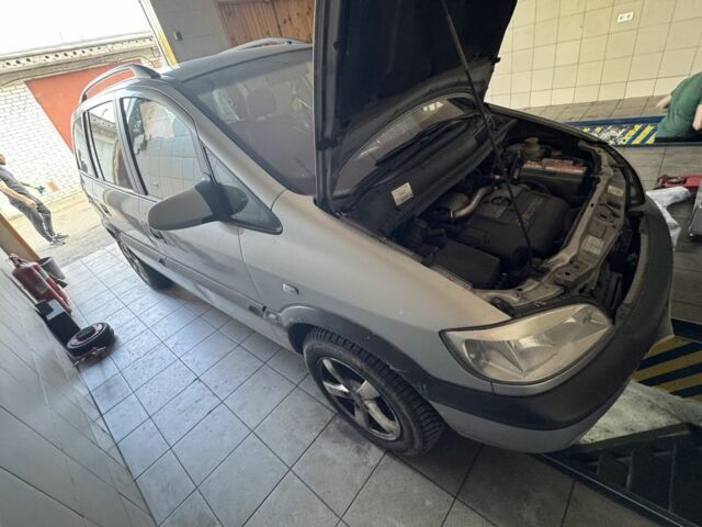 Серый Опель Зафира, объемом двигателя 2 л и пробегом 270 тыс. км за 2408 $, фото 6 на Automoto.ua