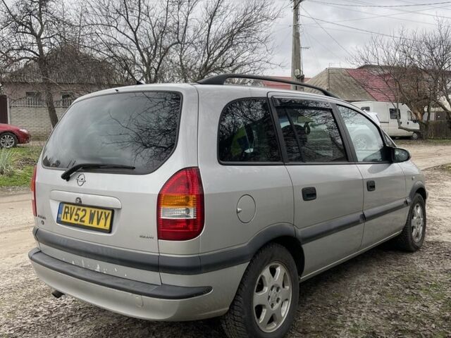 Серый Опель Зафира, объемом двигателя 2.2 л и пробегом 210 тыс. км за 1950 $, фото 3 на Automoto.ua