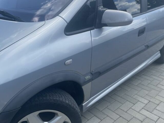 Серый Опель Зафира, объемом двигателя 2.2 л и пробегом 200 тыс. км за 3650 $, фото 2 на Automoto.ua