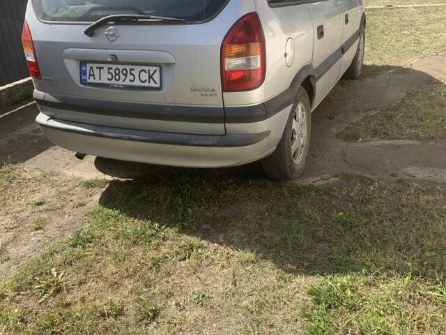 Серый Опель Зафира, объемом двигателя 2.2 л и пробегом 331 тыс. км за 3400 $, фото 1 на Automoto.ua
