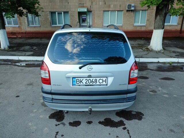 Серый Опель Зафира, объемом двигателя 2 л и пробегом 380 тыс. км за 3299 $, фото 4 на Automoto.ua
