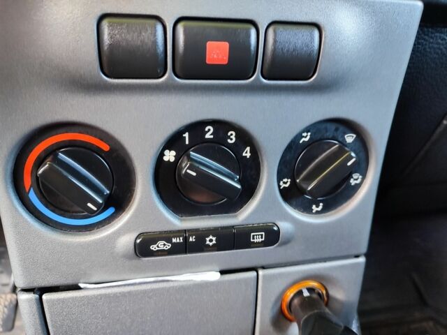 Серый Опель Зафира, объемом двигателя 2 л и пробегом 380 тыс. км за 3299 $, фото 17 на Automoto.ua