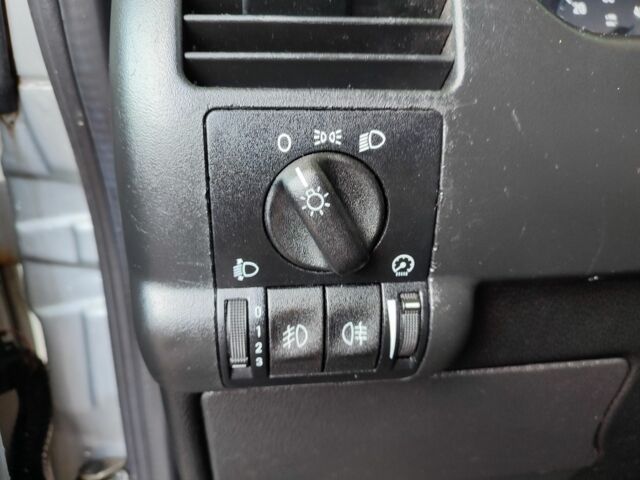 Серый Опель Зафира, объемом двигателя 2 л и пробегом 380 тыс. км за 3299 $, фото 15 на Automoto.ua