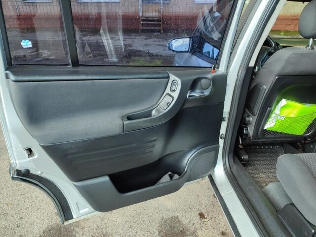 Серый Опель Зафира, объемом двигателя 2 л и пробегом 380 тыс. км за 3299 $, фото 13 на Automoto.ua