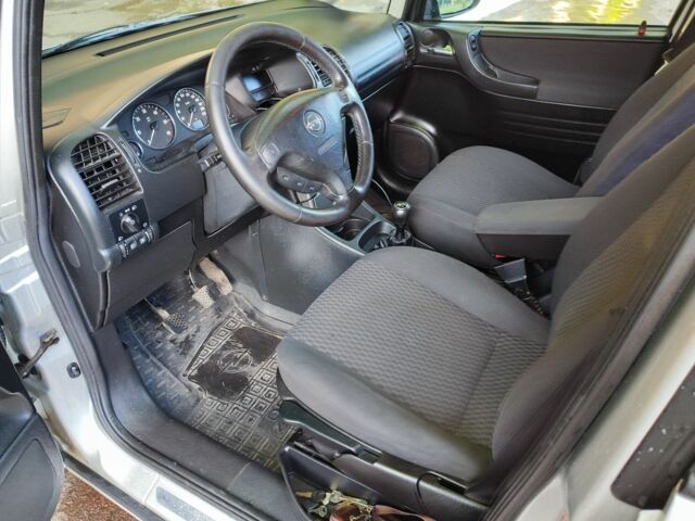 Серый Опель Зафира, объемом двигателя 2 л и пробегом 380 тыс. км за 3299 $, фото 19 на Automoto.ua