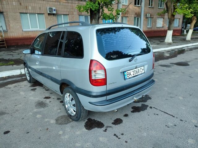 Серый Опель Зафира, объемом двигателя 2 л и пробегом 380 тыс. км за 3299 $, фото 3 на Automoto.ua