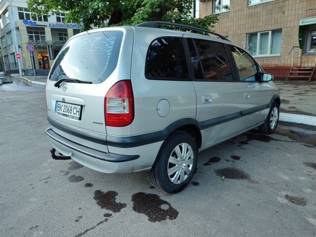 Серый Опель Зафира, объемом двигателя 2 л и пробегом 380 тыс. км за 3299 $, фото 5 на Automoto.ua