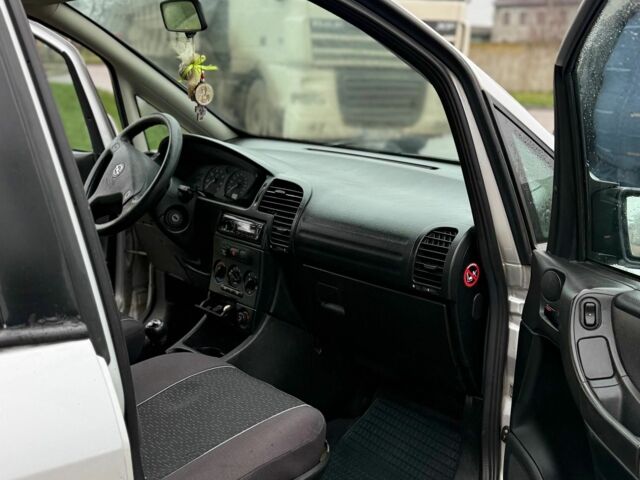 Серый Опель Зафира, объемом двигателя 1.8 л и пробегом 253 тыс. км за 4500 $, фото 8 на Automoto.ua