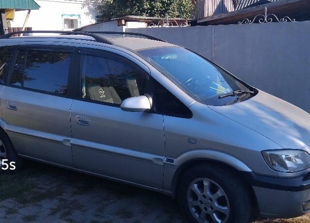 Сірий Опель Зафіра, об'ємом двигуна 2 л та пробігом 340 тис. км за 3800 $, фото 4 на Automoto.ua