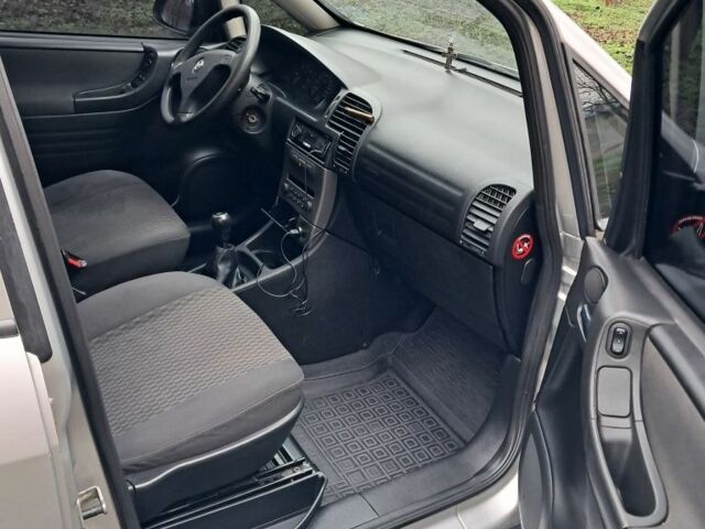 Сірий Опель Зафіра, об'ємом двигуна 2.2 л та пробігом 250 тис. км за 4000 $, фото 6 на Automoto.ua