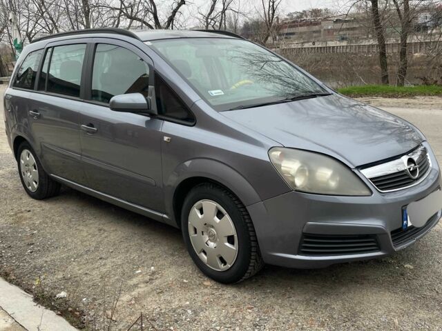 Серый Опель Зафира, объемом двигателя 1.9 л и пробегом 350 тыс. км за 2800 $, фото 2 на Automoto.ua