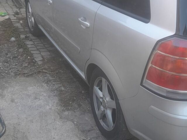 Серый Опель Зафира, объемом двигателя 1.9 л и пробегом 350 тыс. км за 4800 $, фото 3 на Automoto.ua