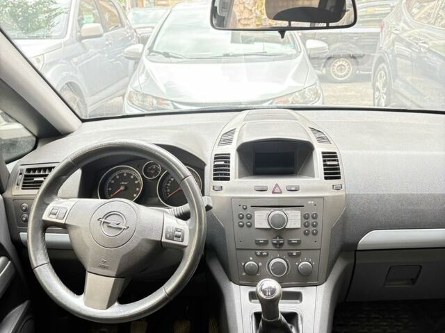 Серый Опель Зафира, объемом двигателя 1.6 л и пробегом 178 тыс. км за 4700 $, фото 6 на Automoto.ua