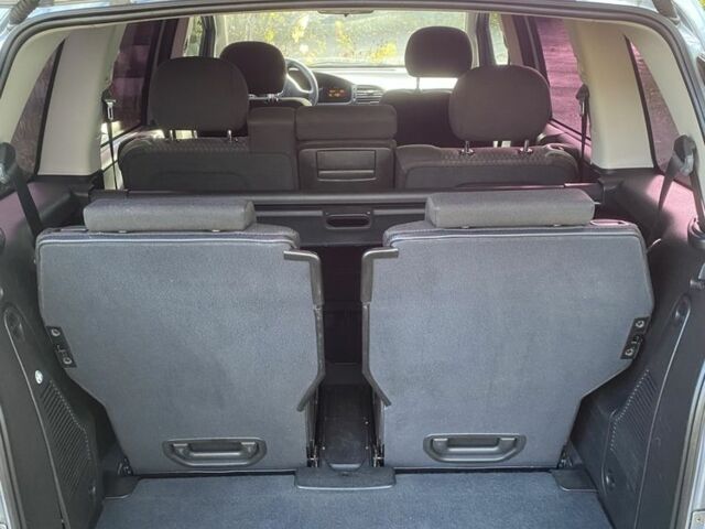 Серый Опель Зафира, объемом двигателя 2.2 л и пробегом 237 тыс. км за 4750 $, фото 18 на Automoto.ua