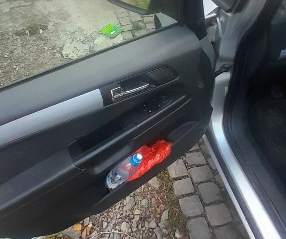 Серый Опель Зафира, объемом двигателя 1.9 л и пробегом 350 тыс. км за 4800 $, фото 7 на Automoto.ua