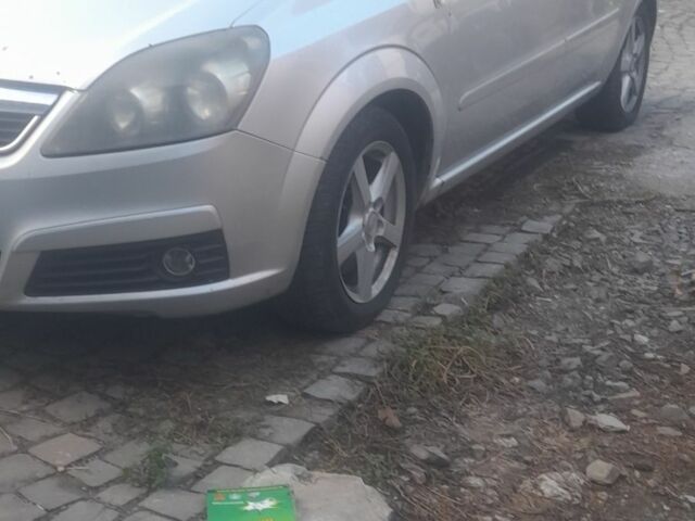 Серый Опель Зафира, объемом двигателя 1.9 л и пробегом 350 тыс. км за 4800 $, фото 1 на Automoto.ua