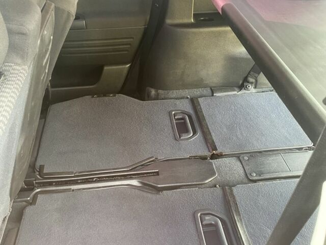 Серый Опель Зафира, объемом двигателя 2.2 л и пробегом 237 тыс. км за 4750 $, фото 9 на Automoto.ua