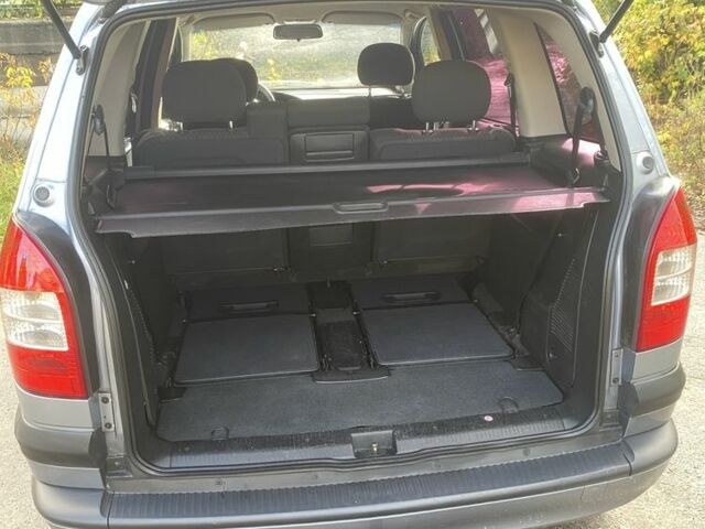 Серый Опель Зафира, объемом двигателя 2.2 л и пробегом 237 тыс. км за 4750 $, фото 4 на Automoto.ua